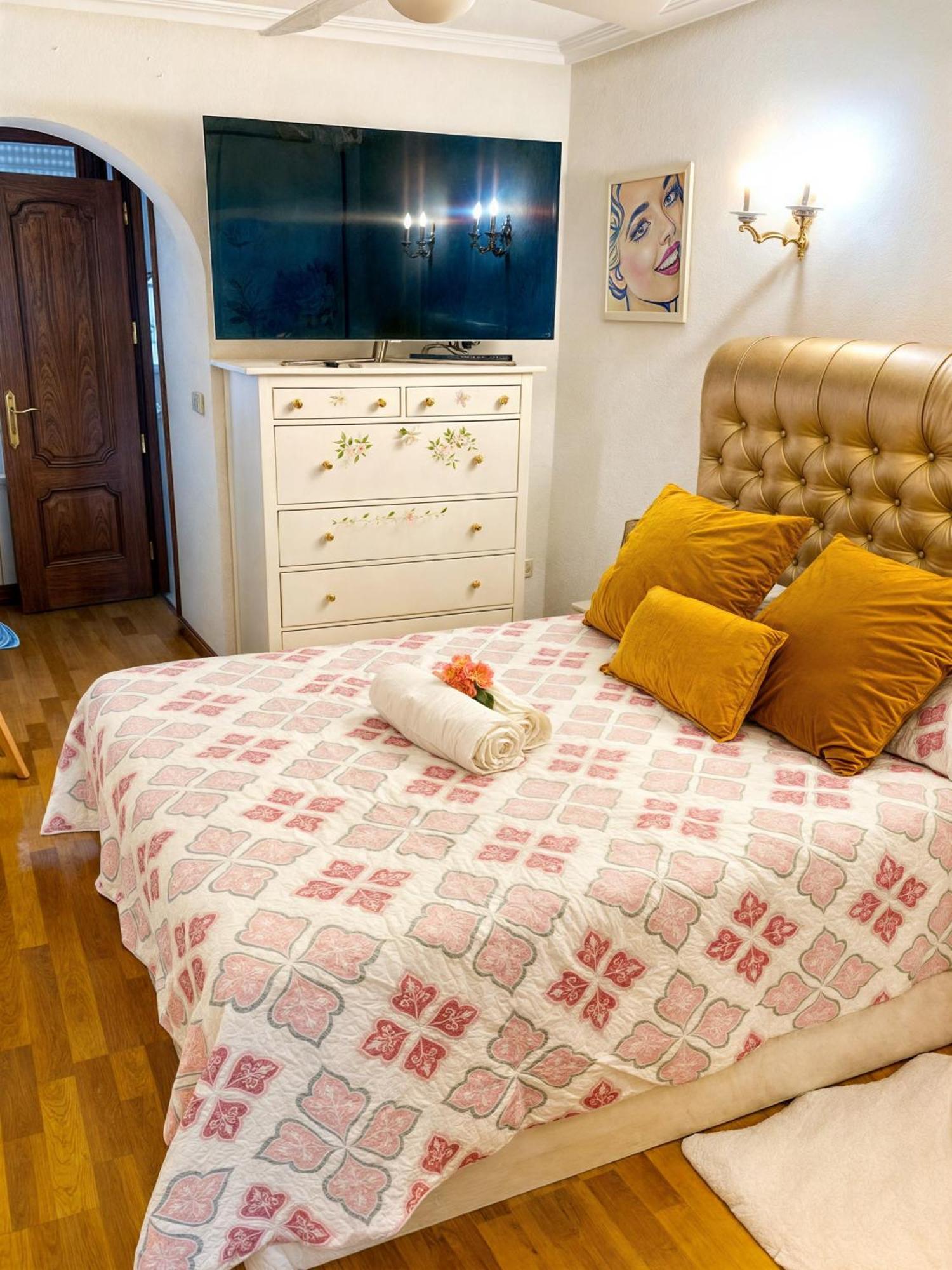 Moncloa, Comfort In The Heart Of *
